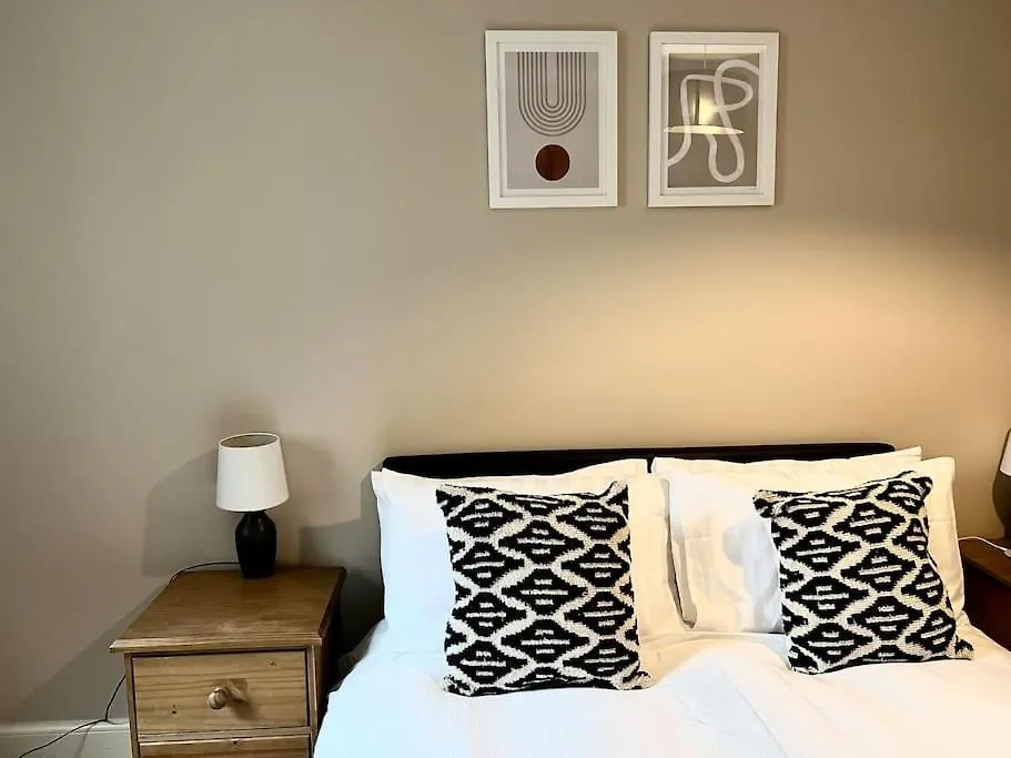 Stylish, Modern Home In Central Dundee Sleeps 4 0*,  United Kingdom