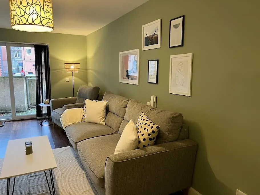 Stylish, Modern Home In Central Dundee Sleeps 4 Apartment