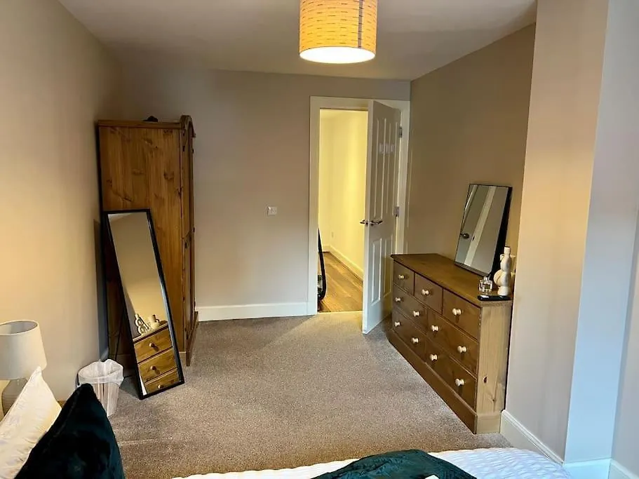 Stylish, Modern Home In Central Dundee Sleeps 4