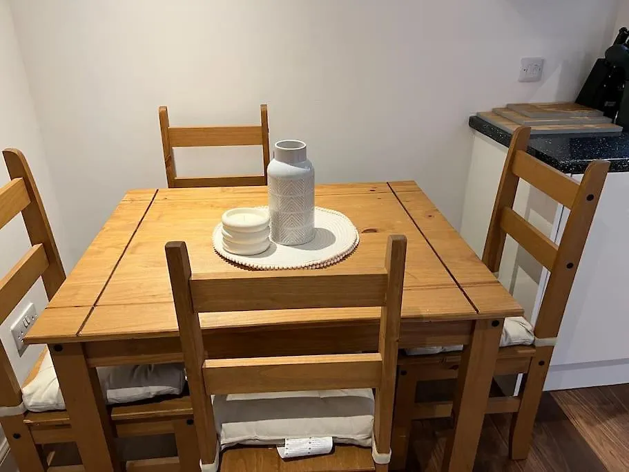 Stylish, Modern Home In Central Dundee Sleeps 4
