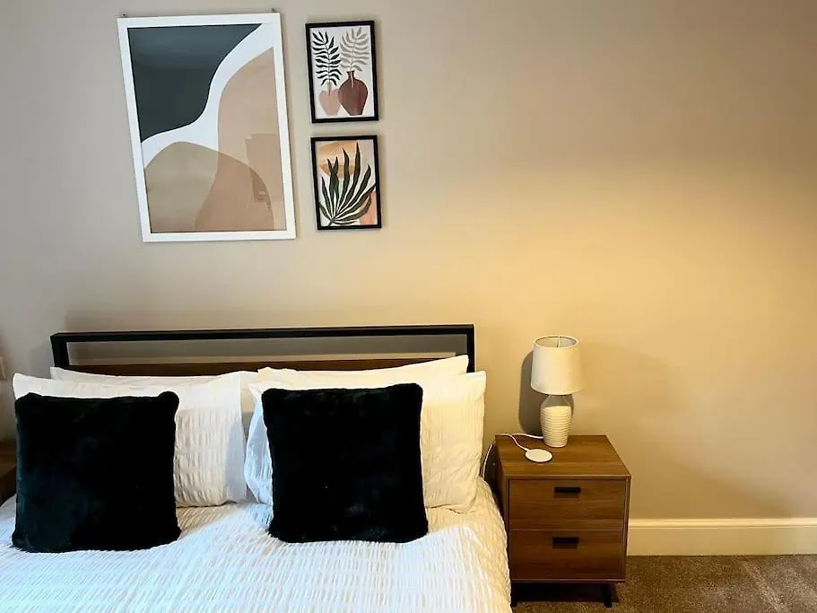 Stylish, Modern Home In Central Dundee Sleeps 4 Apartment