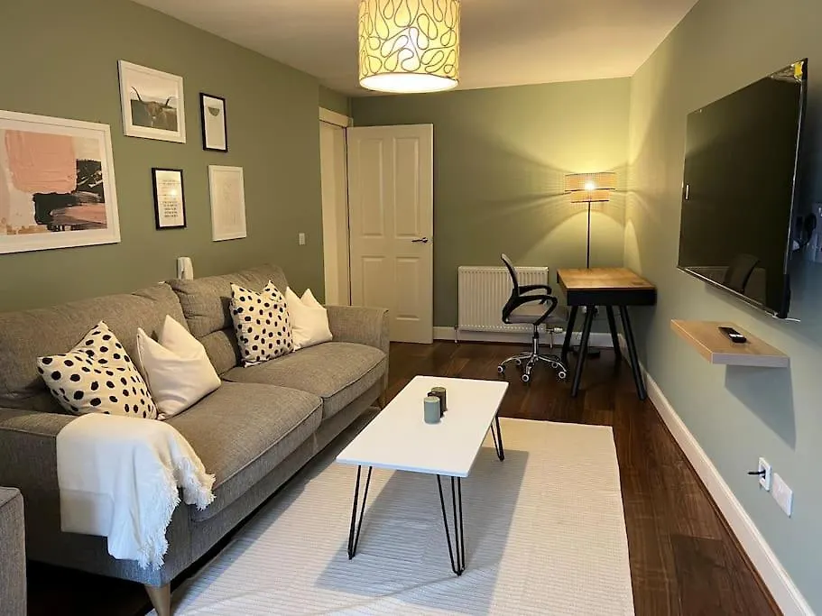 Stylish, Modern Home In Central Dundee Sleeps 4