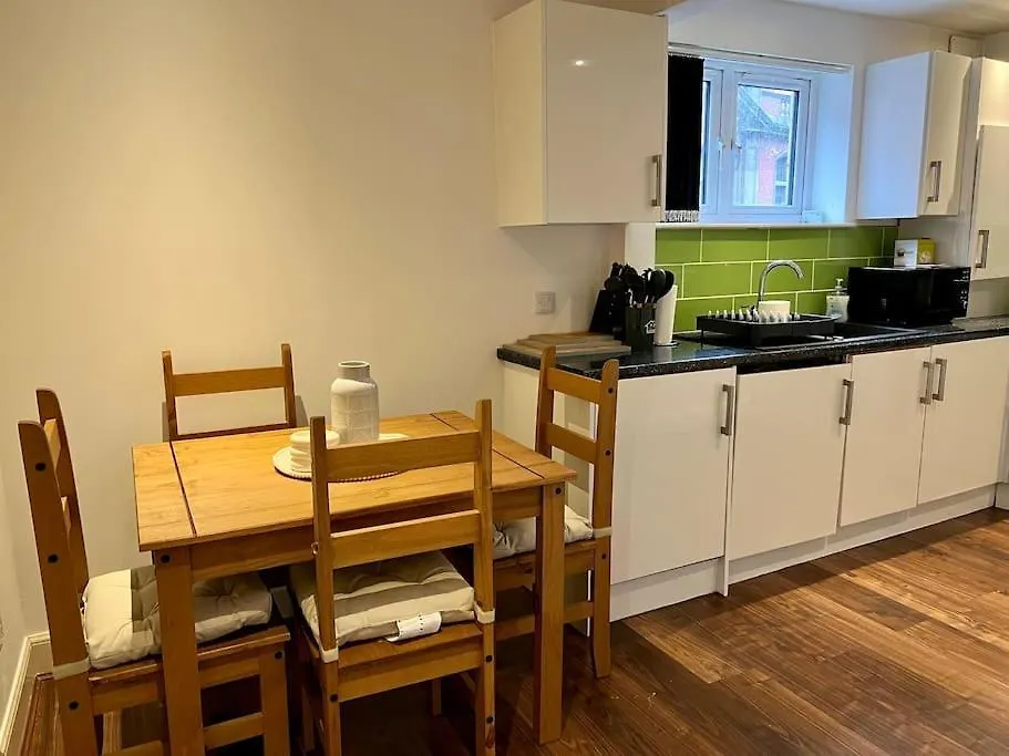 Stylish, Modern Home In Central Dundee Sleeps 4 Apartment